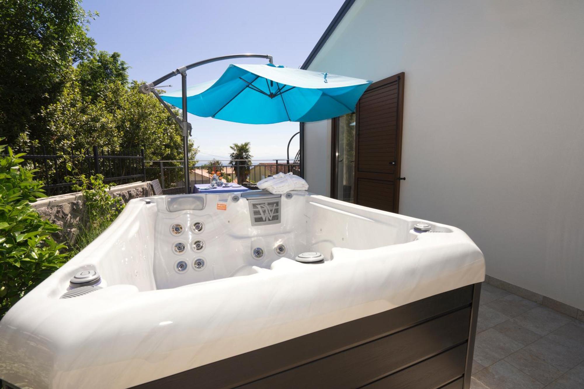 Riviera Blue Apartments With Seaview, Private Whirlpools And Parking Near Opatija Opric Luaran gambar